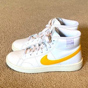 High top Nike Sneakers